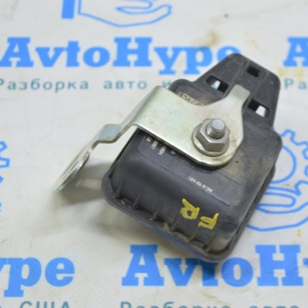 Кронштейн сирены VW Touareg 18- 4M0951285