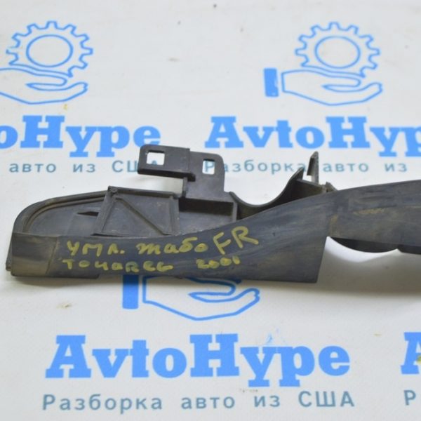 Крепленеие решетки дворников прав VW Touareg 18- 4M0971871