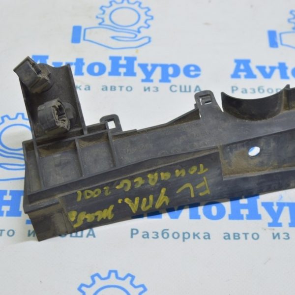 Крепленеие решетки дворников лев VW Touareg 18- 4M0971871