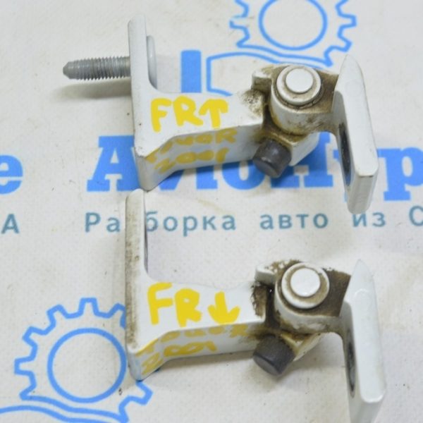 Петля двери нижняя перед прав VW Touareg 18- 8S0833406A