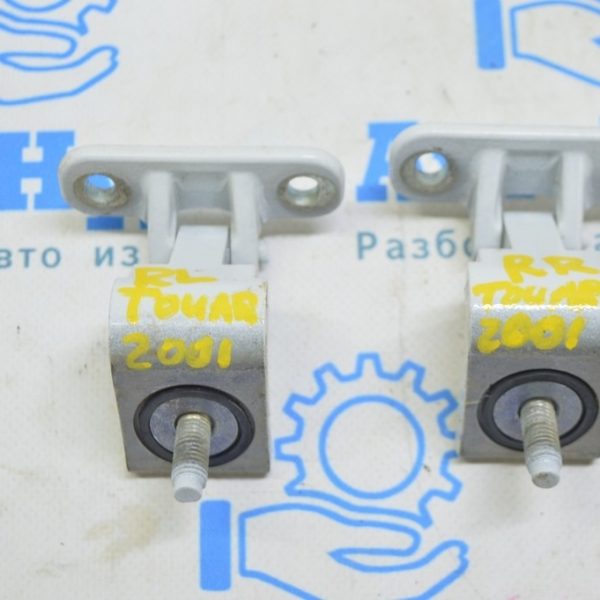 Петля двери багажника левая VW Touareg 18- 8V3827299C