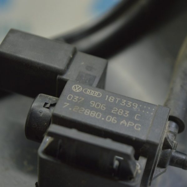 Клапан управления заслонками впускного коллектора VW Touareg 18- 3.0d 037906283C