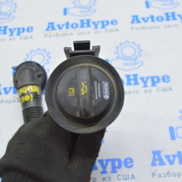 Крышка маслозаливной горловины VW Touareg 18- 3.0d 06K103485A