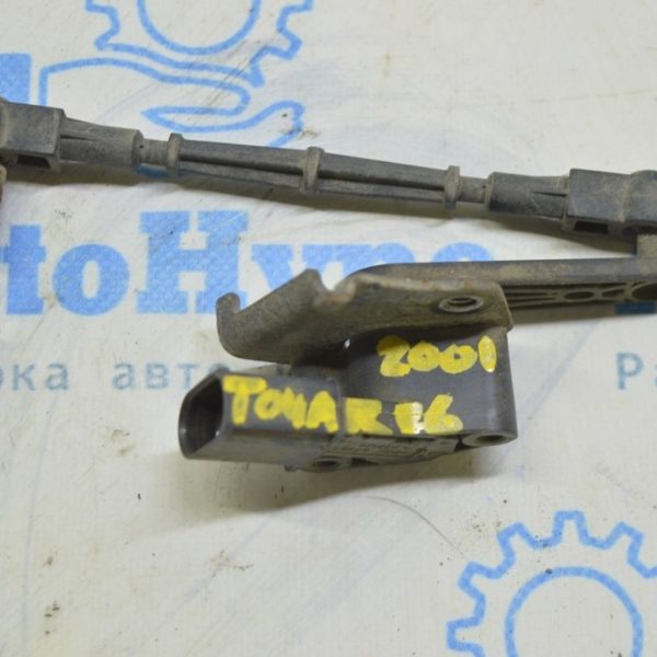 Датчик положения кузова с тяжкой задний прав VW Touareg 18- (01) 4M0941310K