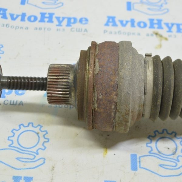 Болт крепления ступицы зад лев VW Touareg 18- 8E0407643A