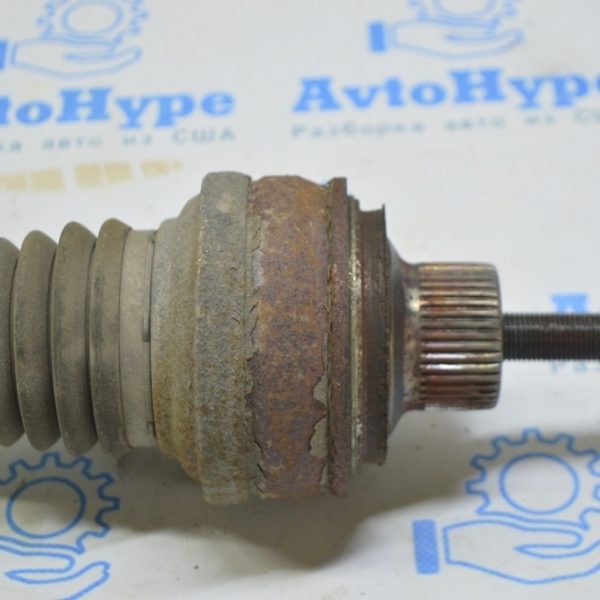 Болт крепления ступицы зад прав VW Touareg 18- 8E0407643A