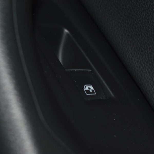 Управление стеклоподъемником зад прав VW Touareg 18- черн 5G0959855L WZU