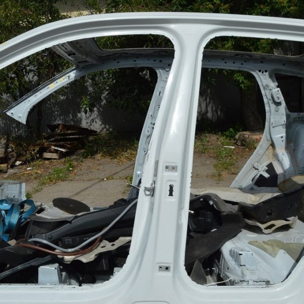 Стойка кузовная центральная левая VW Touareg 18- (01) 760810119