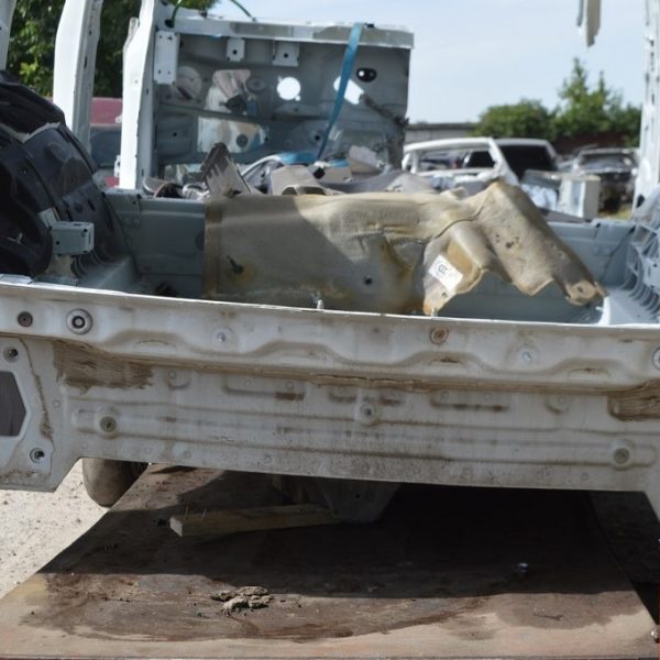 Задняя панель VW Touareg 18- (01) белая, 2 части 760813301