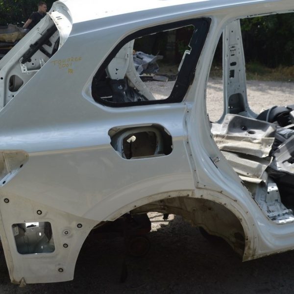 Зад в сборе 2 четверти,корыто,панель VW Touareg 18- (01) белая 760809240A