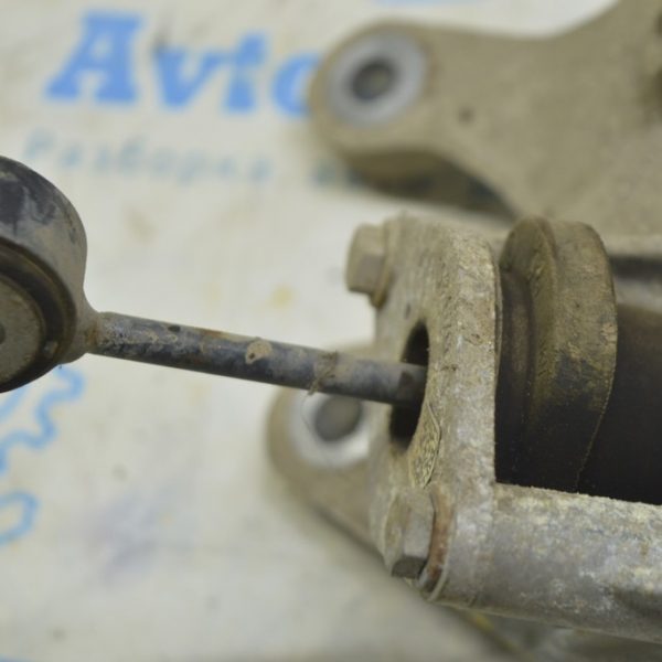 Опора двигателя правая VW Touareg 18- 3.0d (01) 4M0199870AL