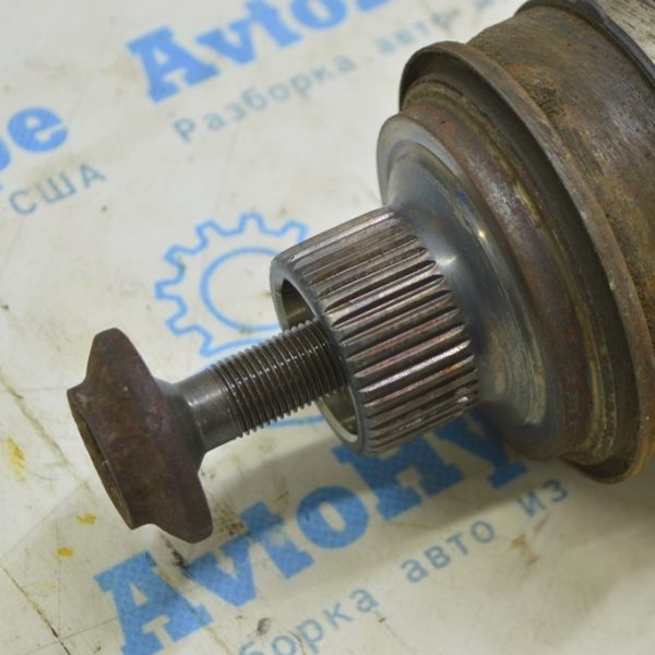 Болт крепления ступицы перед лев VW Touareg 18- 8E0407643A