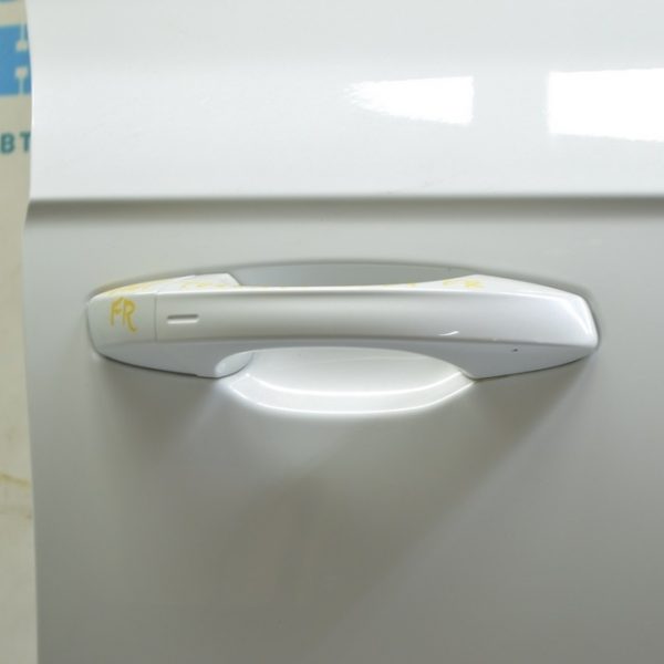 Заглушка внешней ручки перед прав VW Touareg 18- 5G0839168D