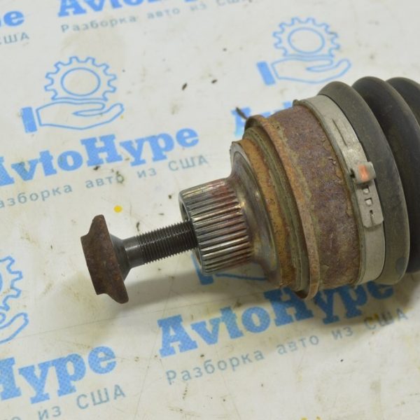 Болт крепления ступицы перед прав VW Touareg 18- 8E0407643A