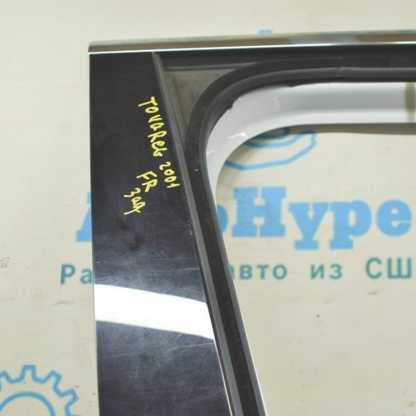 Накладка двери боковая перед прав VW Touareg 18- черн 760837902  041