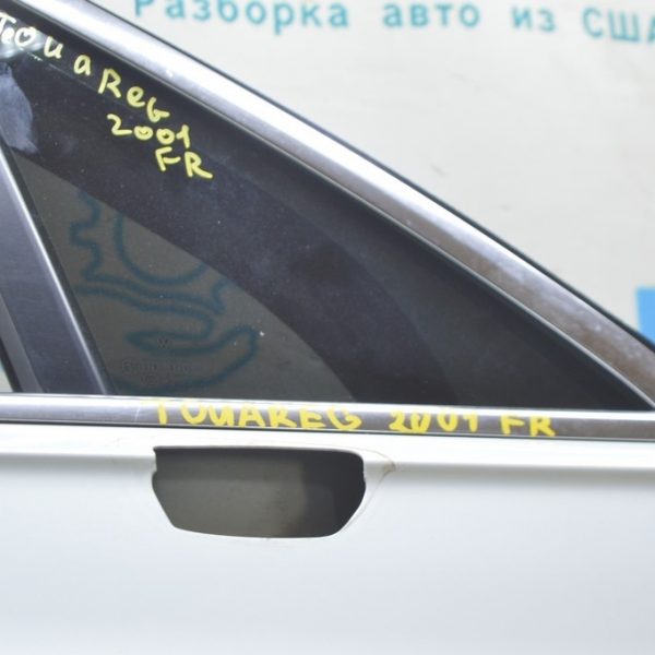 Стекло двери треугольник перед прав VW Touareg 18- зеленое 760845114D