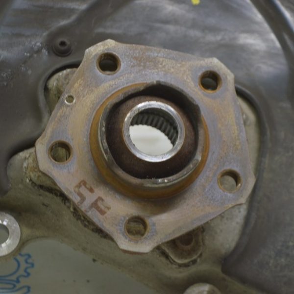 Ступица перед прав VW Touareg 18- (01) 8W0407613