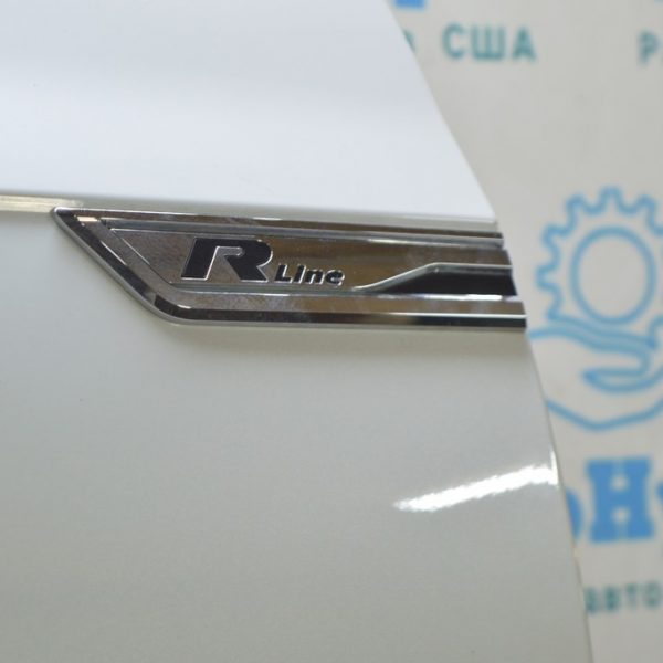 Эмблема RLine двери перед прав VW Touareg 18- хром 760853688F DPJ
