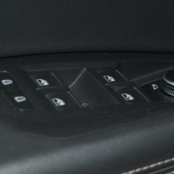 Управление стеклоподъемником перед лев VW Touareg 18- черн 3G0959857C WZU