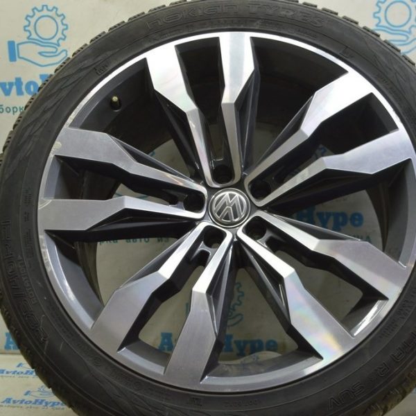 Центральный колпачек на диск VW Touareg 18- черный с дисками продаем 5G0601171  XQI