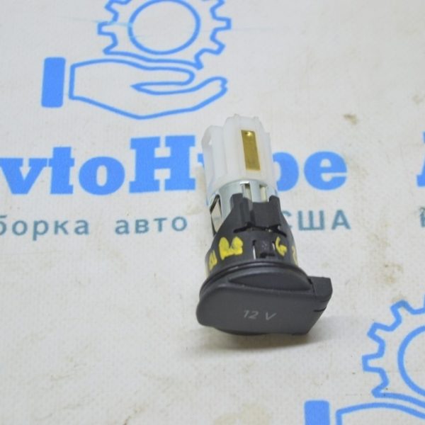 Прикуриватель на обшивке зад прав VW Touareg 18- черн 1J0919309