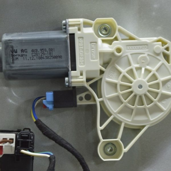 Стеклоподъемник механизм зад прав VW Touareg 18- 760839462D