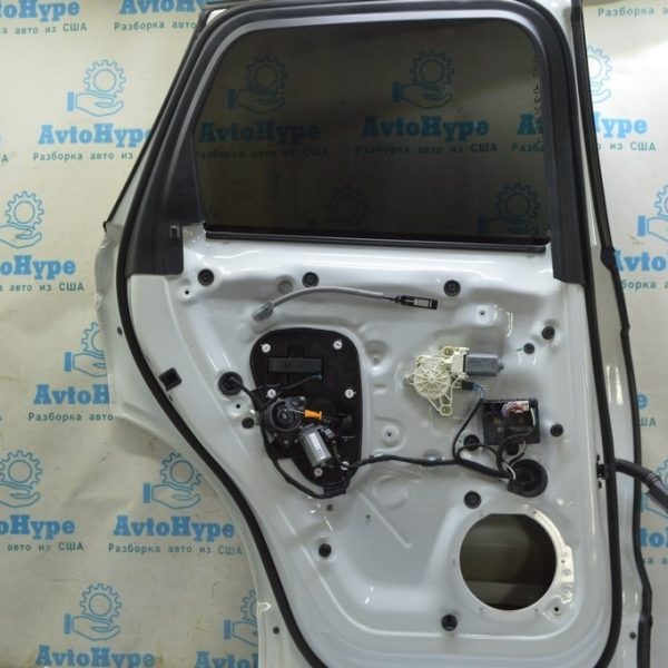 Уплотнитель двери зад лев VW Touareg 18- 760839701