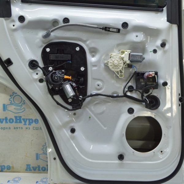 Заглушка двери внутренняя зад лев VW Touareg 18- 760839915C