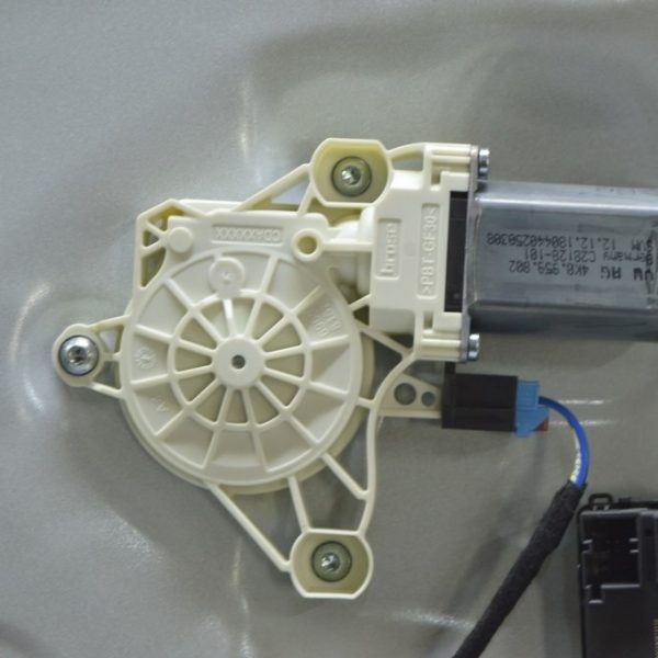 Мотор стеклоподъёмника зад лев VW Touareg 18- 4K0959802