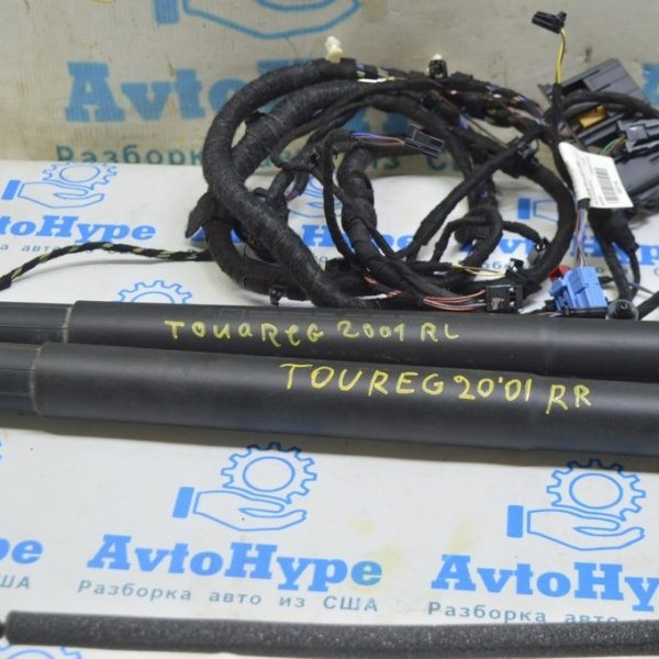 Натяжитель обводного ремня VW Touareg 18- 3.0d 059903133AE