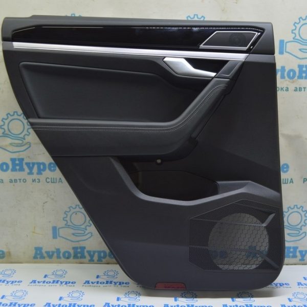 Накладка обшивки карточки двери зад лев  VW Touareg 18- черн глянец без пищалки 760867419B NVE