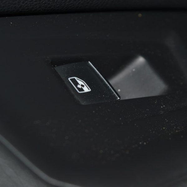 Управление стеклоподъемником зад лев VW Touareg 18- черн 5G0959855L WZU