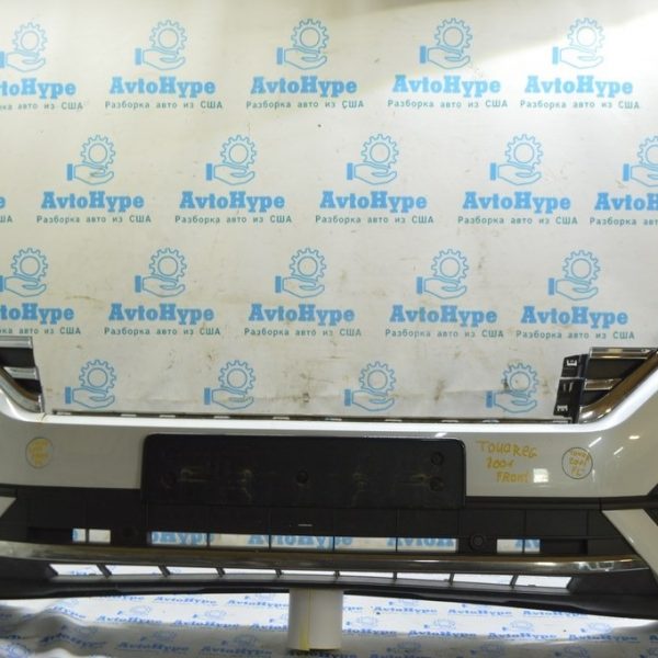 Бампер передний в сборе VW Touareg 18- под омыватель, под парктроники (01) белый, треснут 760807217AL