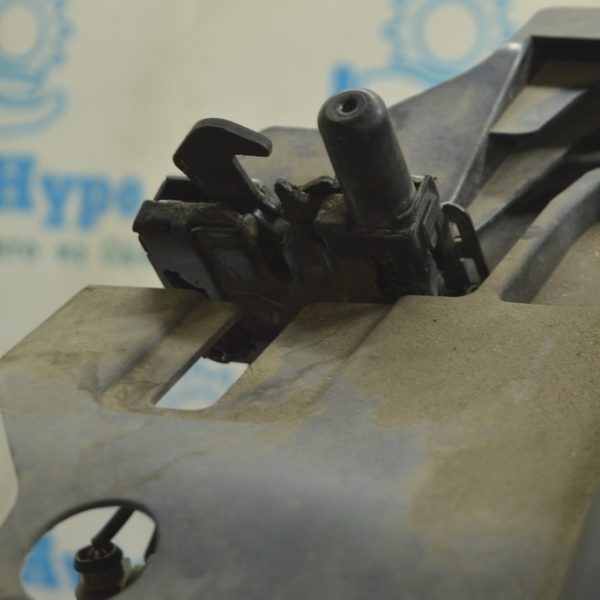 Замок капота правый VW Touareg 18- с датчиком 4M0823509B