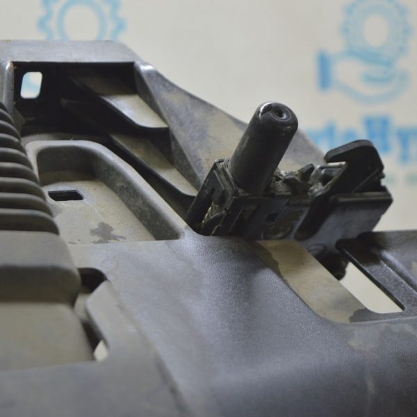 Замок капота левый VW Touareg 18- с датчиком 4M0823509B