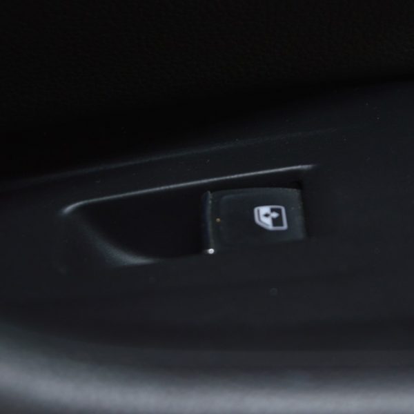 Управление стеклоподъемником перед прав VW Touareg 18- черн 5G0959855L WZU