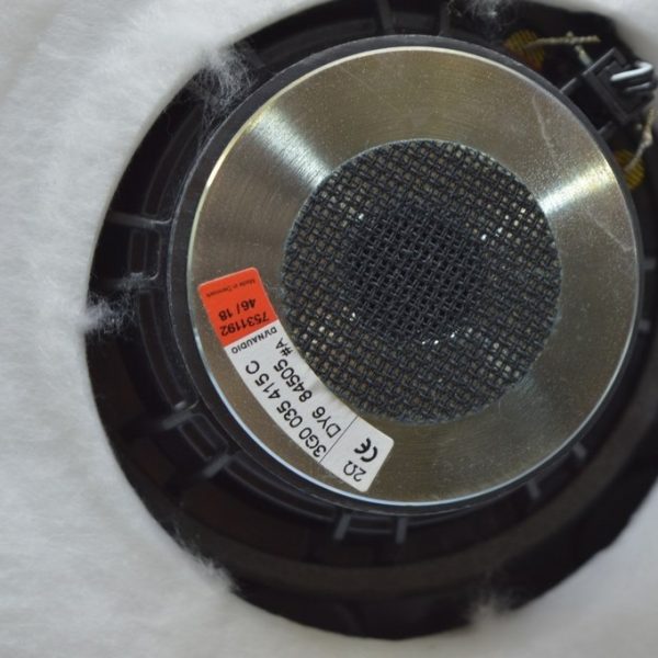 Динамик дверной перед прав VW Touareg 18- среднечастотный 3G0035415C