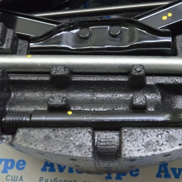 Буксировочный крюк VW Touareg 18- 4H0805615A