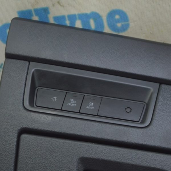 Блок кнопок осввещения на накладке колени водителя VW Touareg 18- черн 761941633  WHS