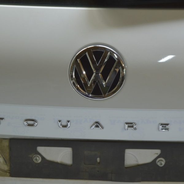 Эмблема TOUAREG двери багажника VW Touareg 18- хром 760853687A 2ZZ