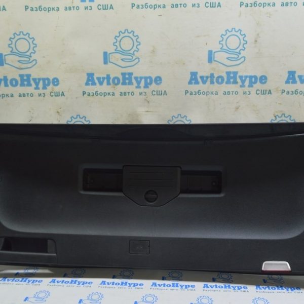 Обшивка двери багажника нижняя VW Touareg 18- черн без шторки 760867601B 4PK