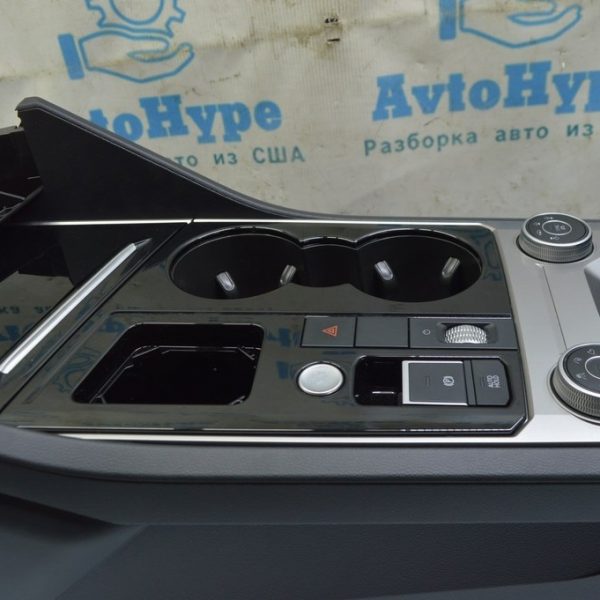 Накладка центральной консоли VW Touareg 18- серебро 761864089  ZX7