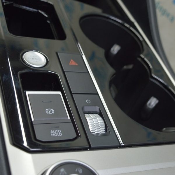 Кнопка P паркинга VW Touareg 18- 761927225  ICX