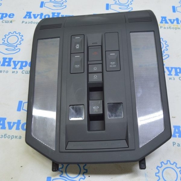 Плафон освещения перед VW Touareg 18- черн под люк 760947105N PGH