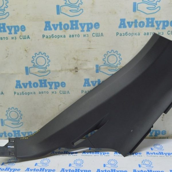 Накладка задней стойки низ правая VW Touareg 18- черн 760867766  4PK