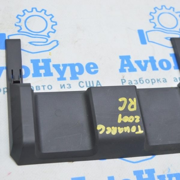 Накладка салазок заднего сиденья центр VW Touareg 18- черн 760885073A 4PK