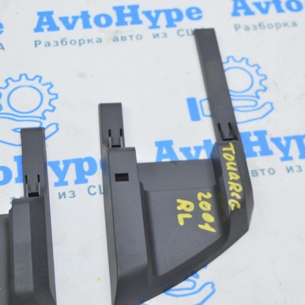 Накладка салазок заднего сиденья левая VW Touareg 18- черн 760885073  4PK