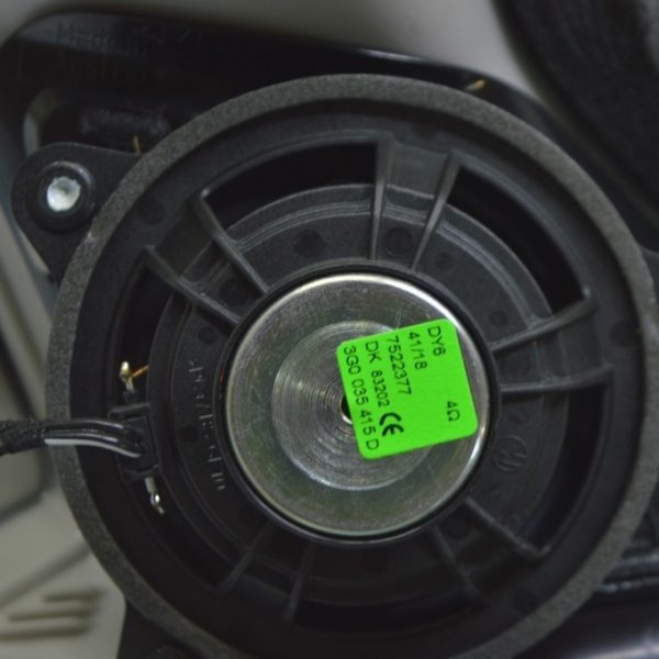 Динамик накладки задней стойки левый VW Touareg 18- среднечастотный 3G0035415D