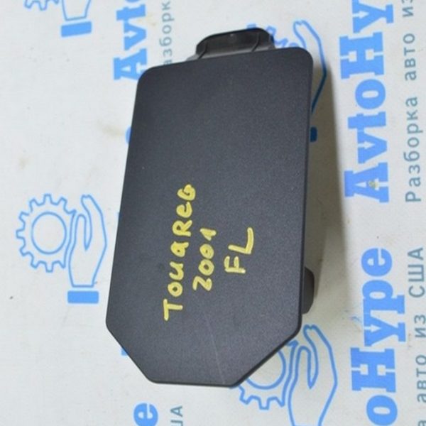 Заглушка покрытия пола перед лев VW Touareg 18- черн 4M0971981