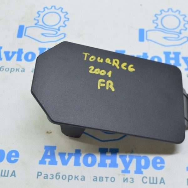 Заглушка покрытия пола перед прав VW Touareg 18- черн 4M0971981